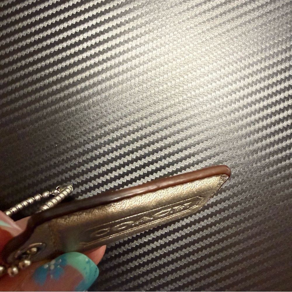 ✨ Coach Silver Metallic Leather Hangtag Replacement Purse Tag ✨ - Picture 5 of 8
